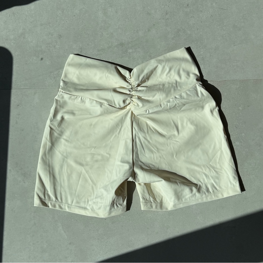 SEFI Define Ruched Shorts - Picture 4 of 5